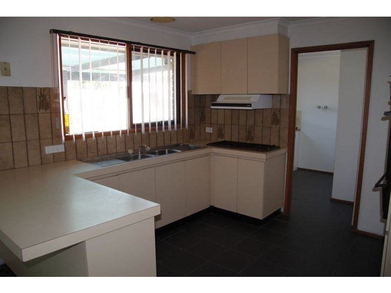 13 Sanderling St, Werribee VIC 3030