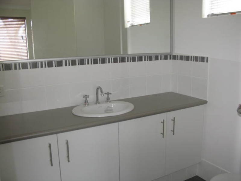 8 McIntosh street, Queens Park WA 6107