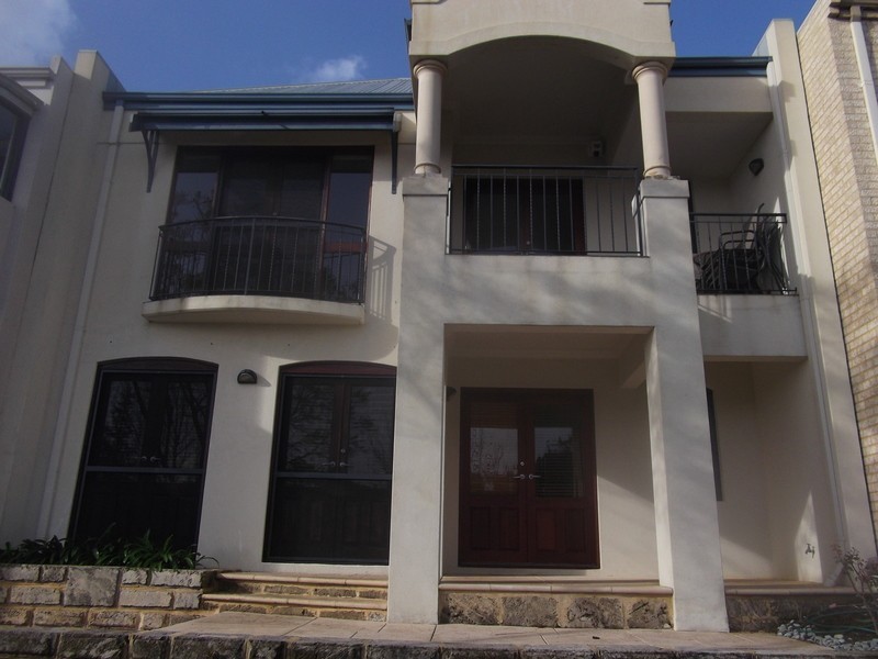 14 Juniper Bank Way, Subiaco WA 6008
