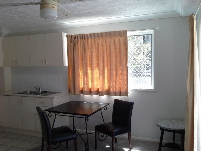 8/5 Lloyd Street, Southport QLD 4215