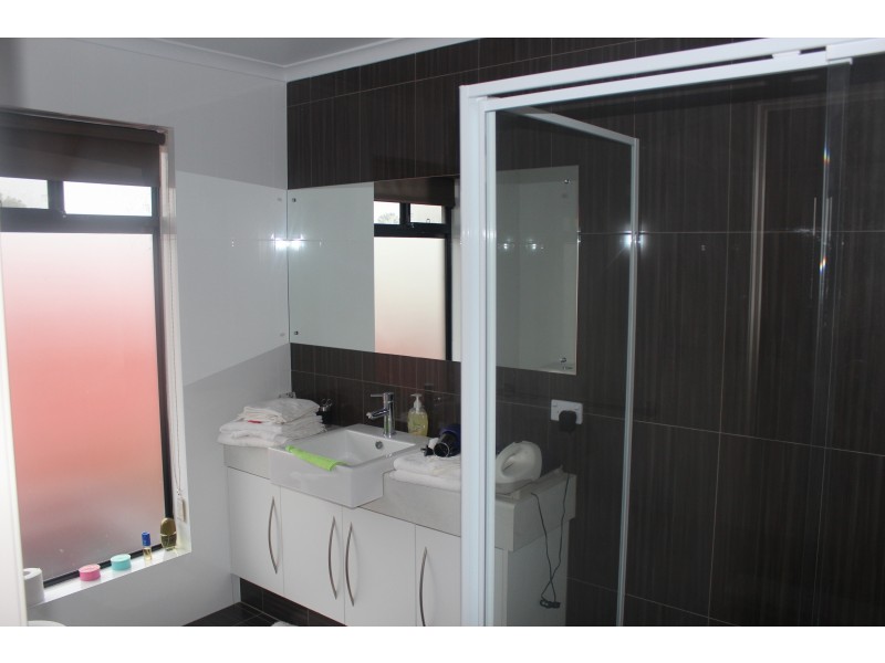 9 Heinrich Street, Mansfield Park SA 5012