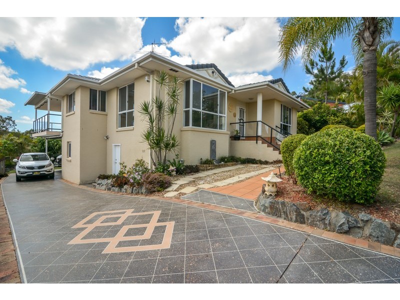 10 Windward Rise, Pacific Pines QLD 4211