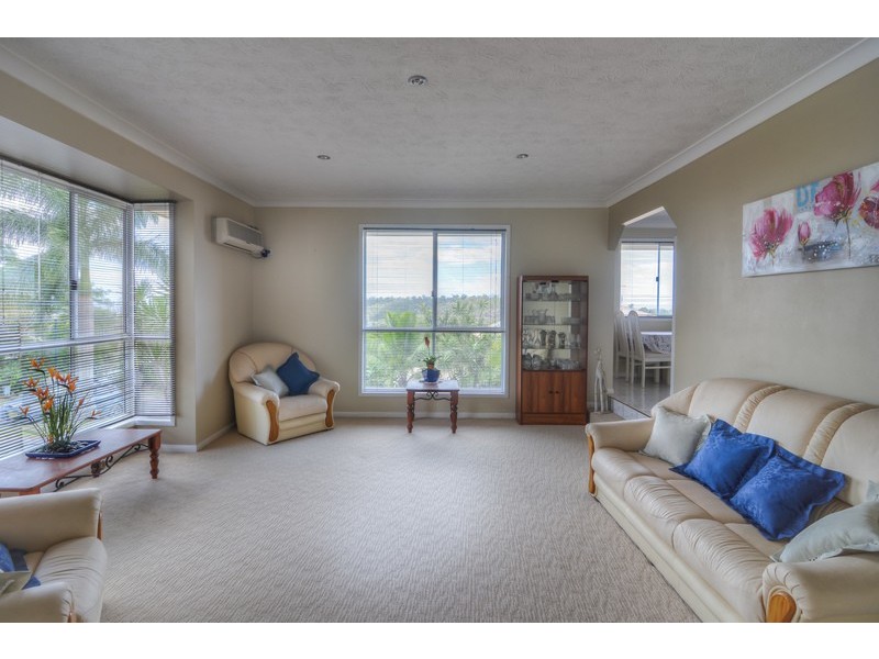 10 Windward Rise, Pacific Pines QLD 4211