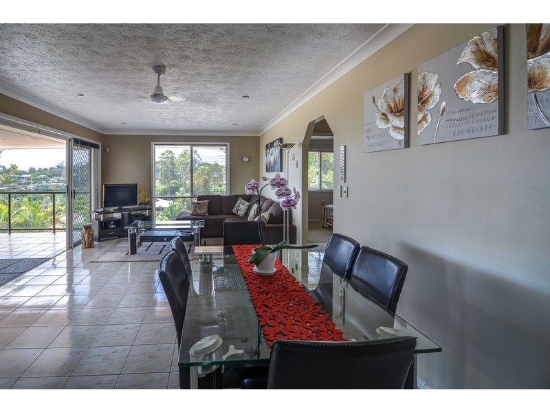 10 Windward Rise, Pacific Pines QLD 4211