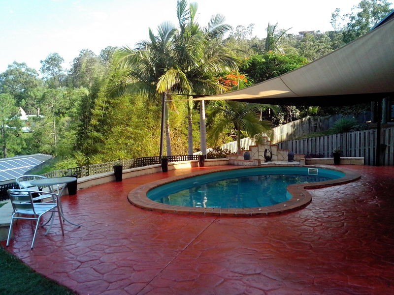 10 Windward Rise, Pacific Pines QLD 4211