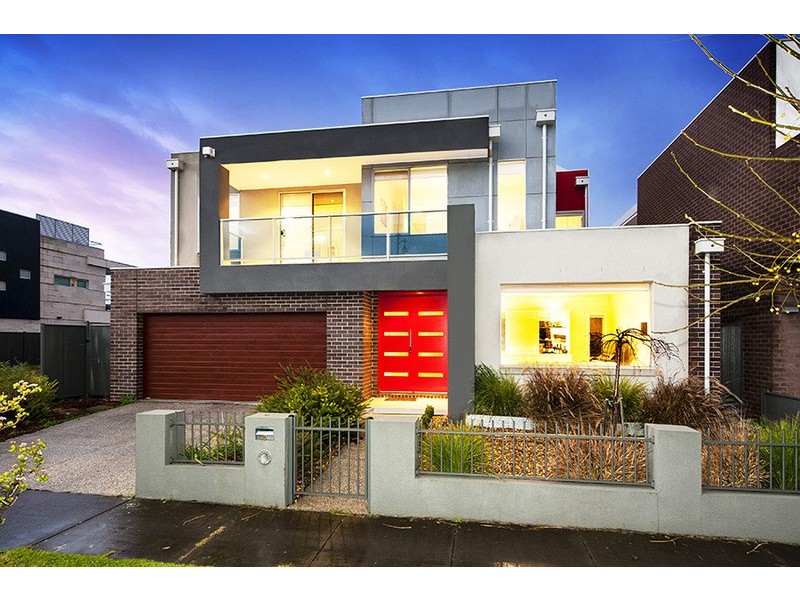 16 Lakeside Crescent, Maribyrnong VIC 3032