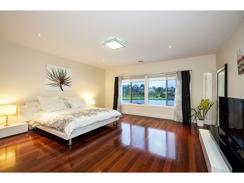 16 Lakeside Crescent, Maribyrnong VIC 3032