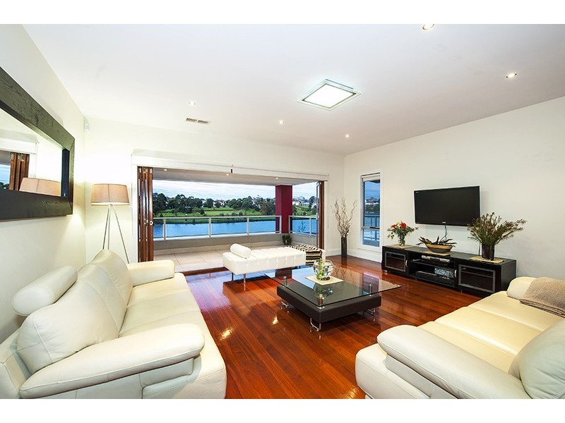 16 Lakeside Crescent, Maribyrnong VIC 3032