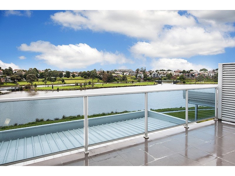 16 Lakeside Crescent, Maribyrnong VIC 3032