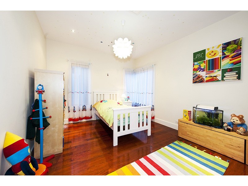 16 Lakeside Crescent, Maribyrnong VIC 3032