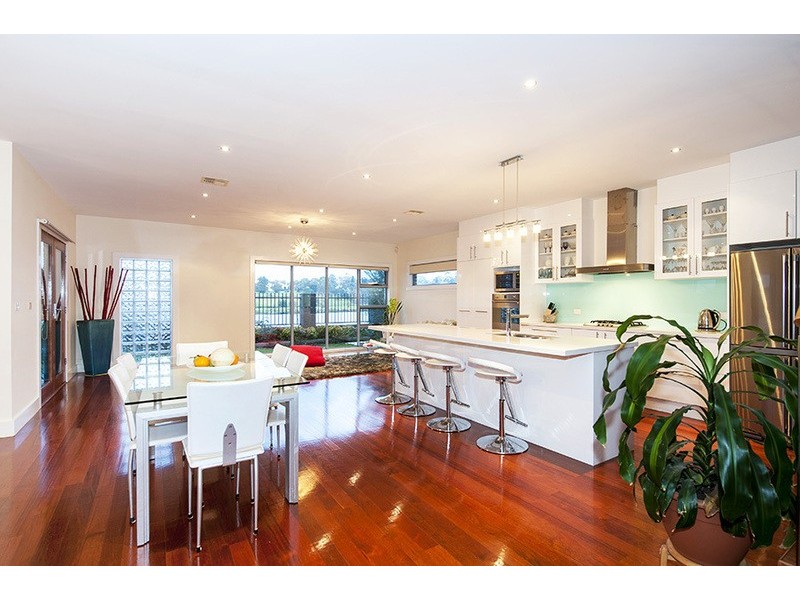 16 Lakeside Crescent, Maribyrnong VIC 3032