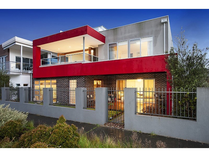 16 Lakeside Crescent, Maribyrnong VIC 3032