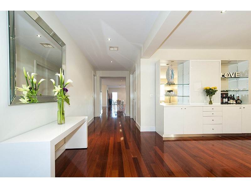 16 Lakeside Crescent, Maribyrnong VIC 3032