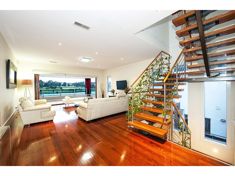 16 Lakeside Crescent, Maribyrnong VIC 3032