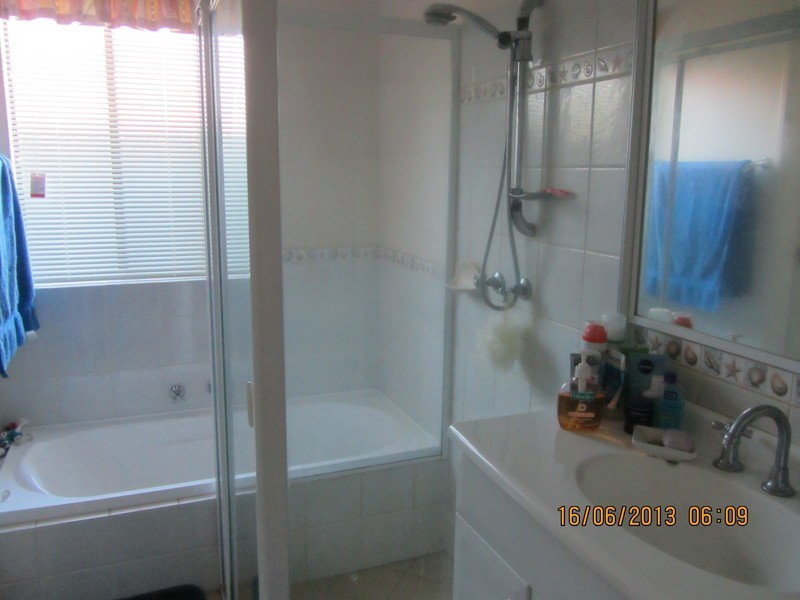 4 Robbins Place, Shelley WA 6148