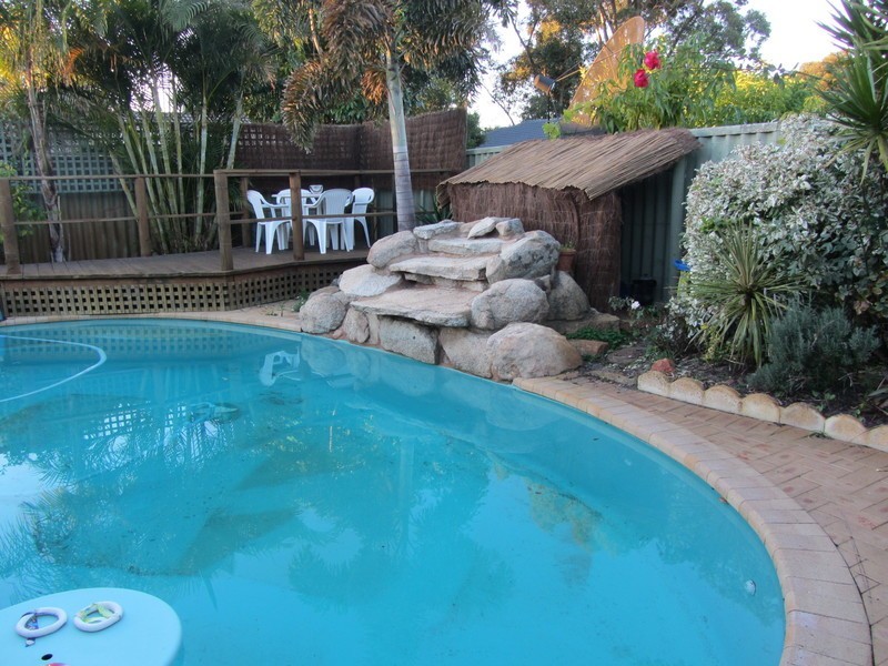 4 Robbins Place, Shelley WA 6148