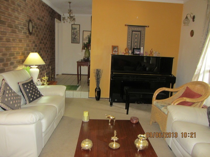 4 Robbins Place, Shelley WA 6148