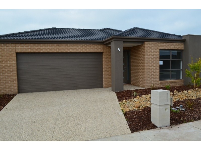 18 Serenity Street, Pakenham VIC 3810