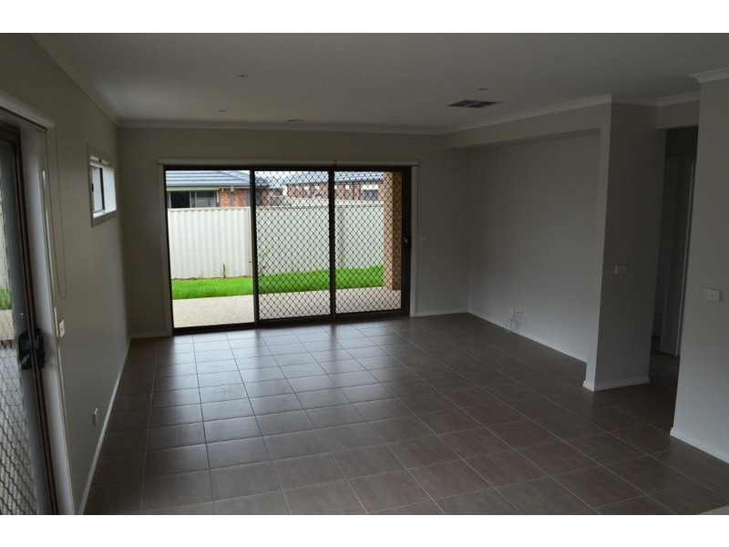 18 Serenity Street, Pakenham VIC 3810