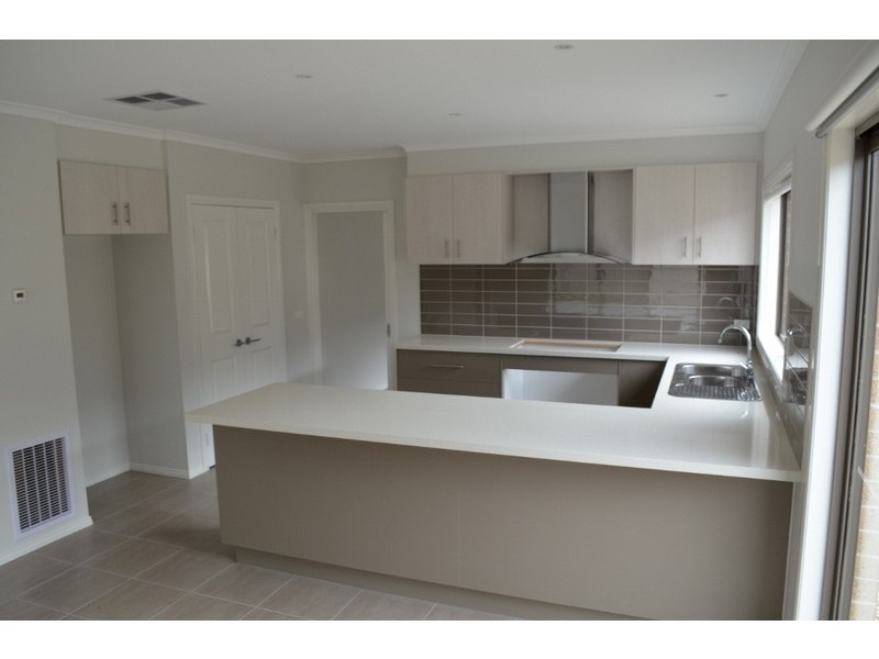 18 Serenity Street, Pakenham VIC 3810