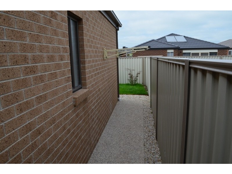 18 Serenity Street, Pakenham VIC 3810