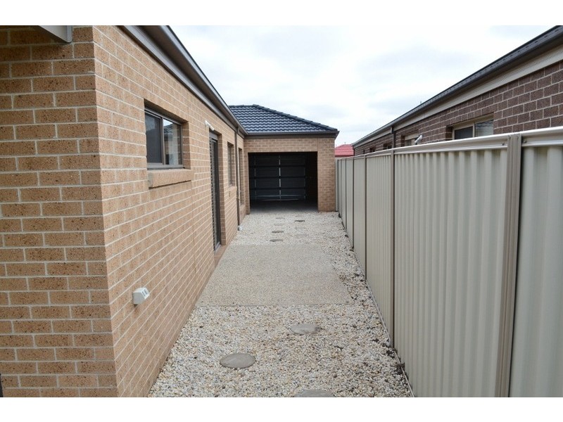 18 Serenity Street, Pakenham VIC 3810