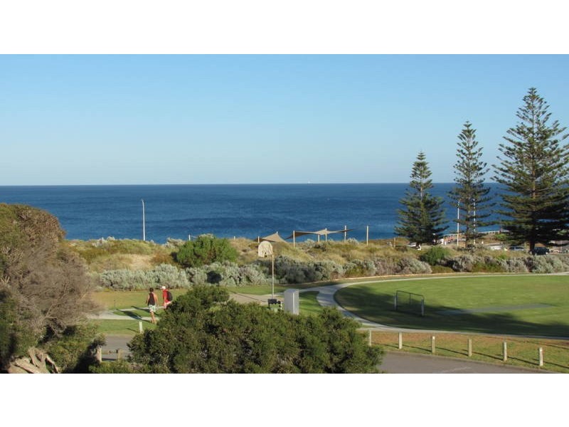 2/1 Hawkstone Street, Cottesloe WA 6011