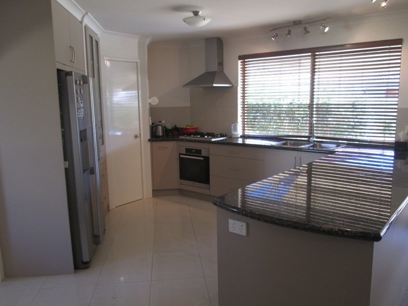 69 Castlegate Way, Woodvale WA 6026