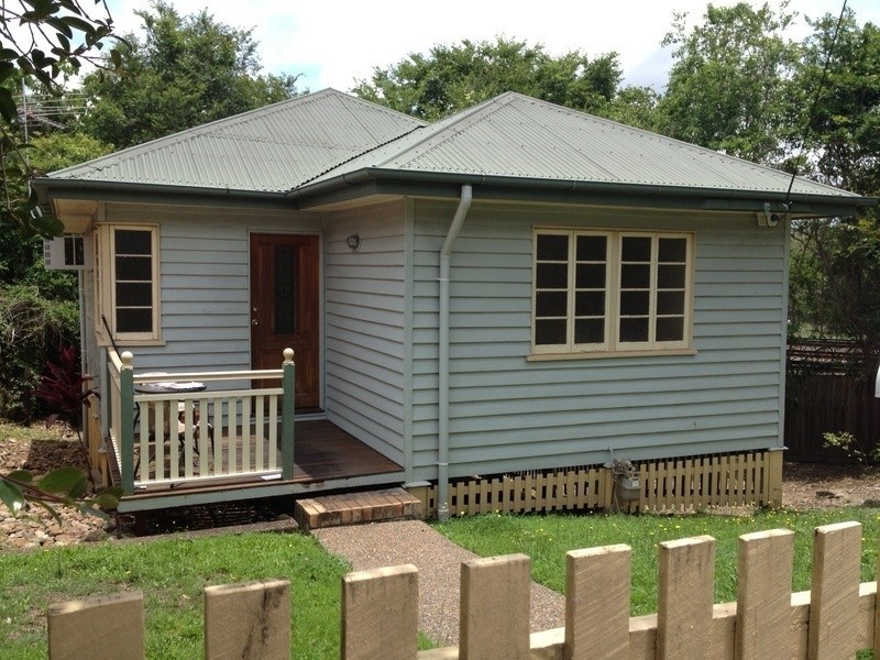 12 Bergin Street, Milton QLD 4064