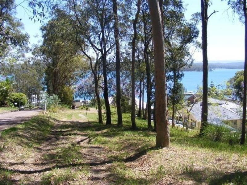 69 Coal Point Rd, Coal Point NSW 2283