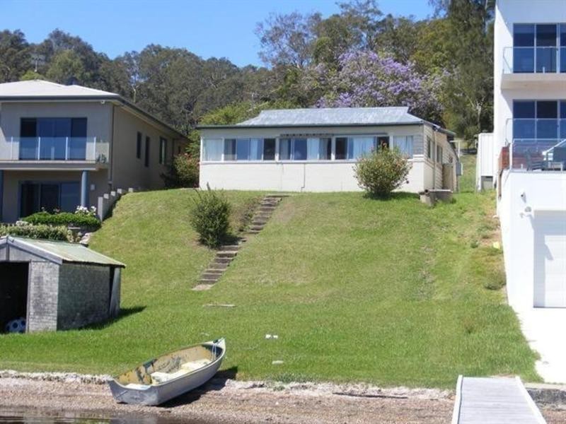 69 Coal Point Rd, Coal Point NSW 2283