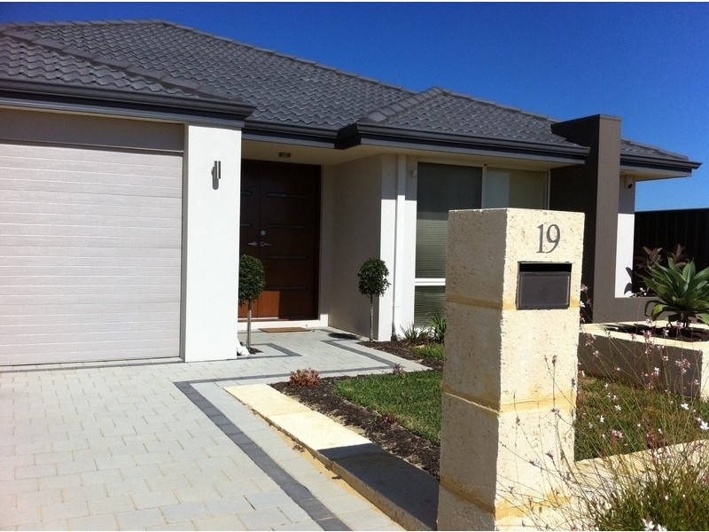 19 Sawtooth Bend, Banksia Grove WA 6031