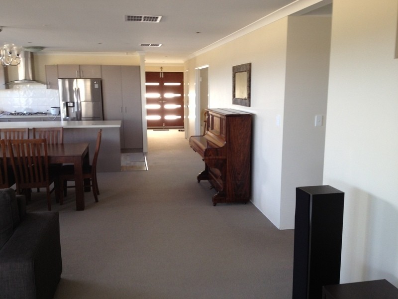 19 Sawtooth Bend, Banksia Grove WA 6031