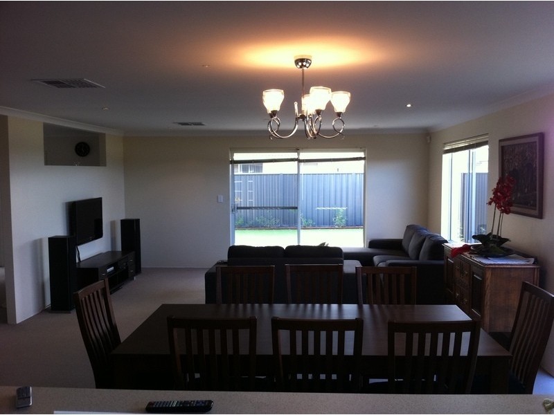 19 Sawtooth Bend, Banksia Grove WA 6031