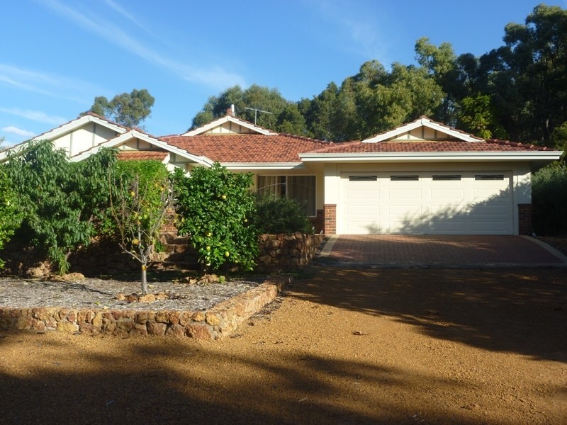 5 McPhee Court, Mundaring WA 6073