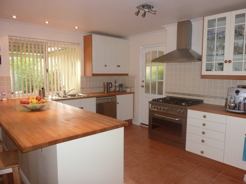 5 McPhee Court, Mundaring WA 6073