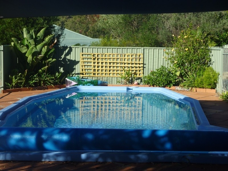 5 McPhee Court, Mundaring WA 6073