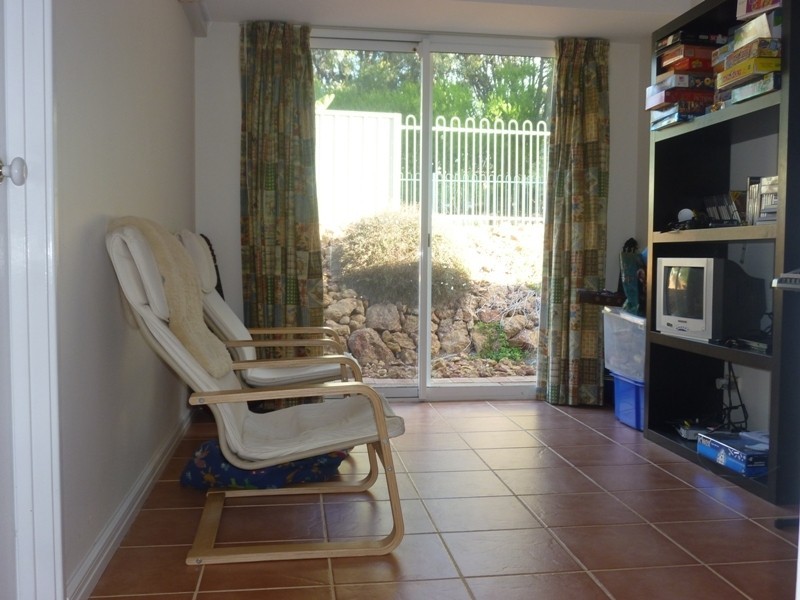 5 McPhee Court, Mundaring WA 6073