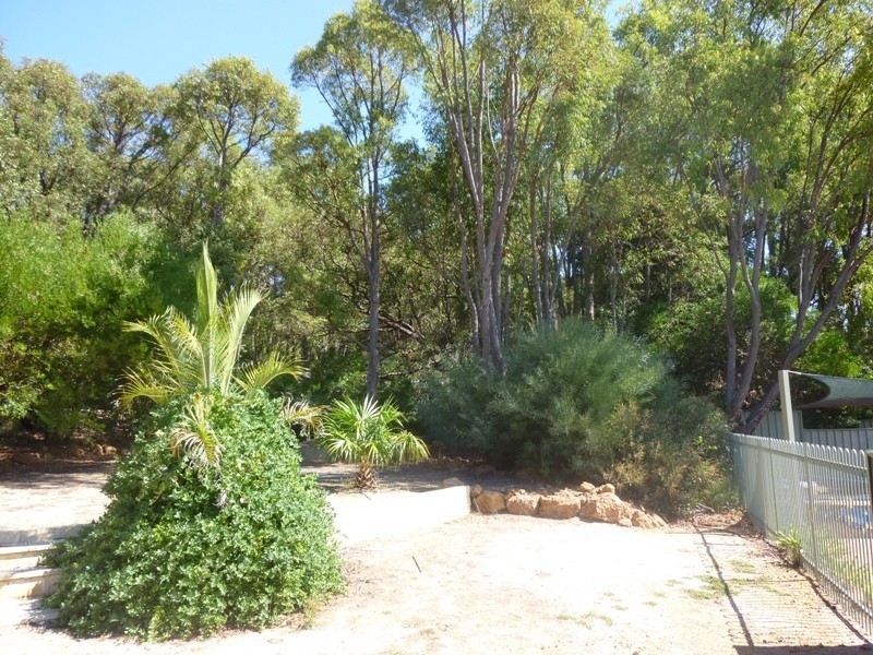 5 McPhee Court, Mundaring WA 6073