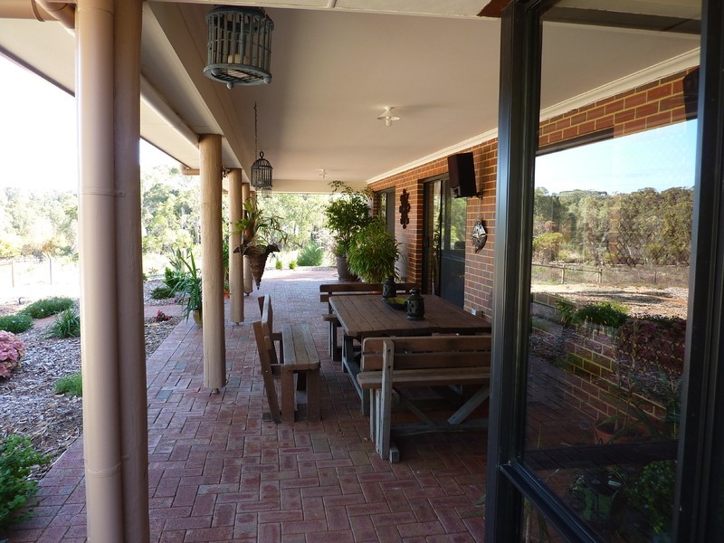 165 Lacey St, Sawyers Valley WA 6074