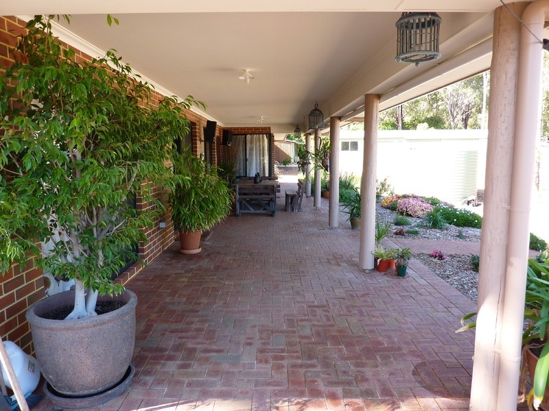 165 Lacey St, Sawyers Valley WA 6074