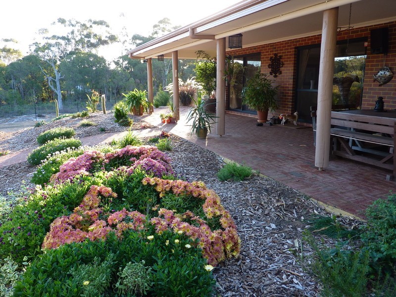 165 Lacey St, Sawyers Valley WA 6074