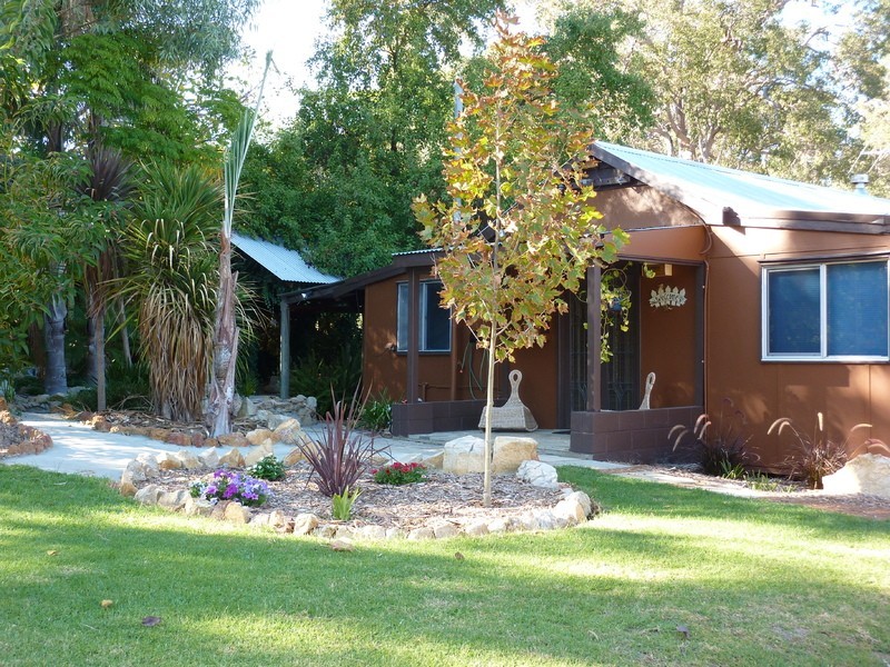 165 Lacey St, Sawyers Valley WA 6074