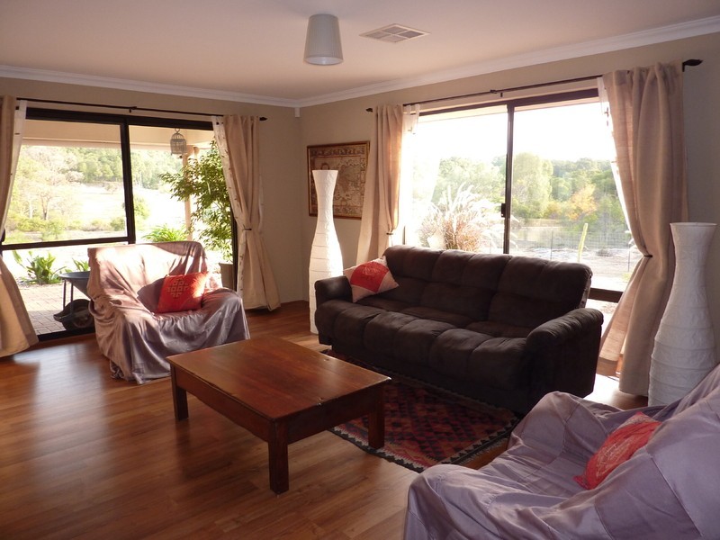 165 Lacey St, Sawyers Valley WA 6074