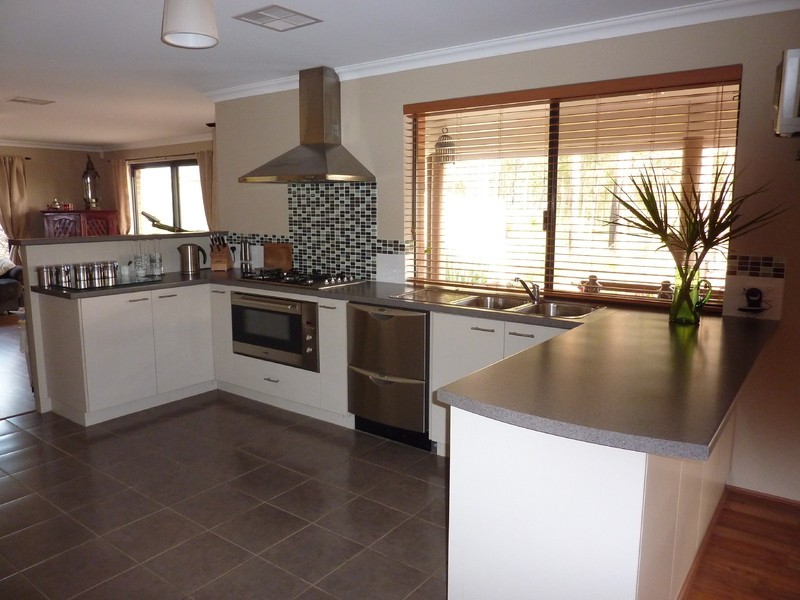 165 Lacey St, Sawyers Valley WA 6074