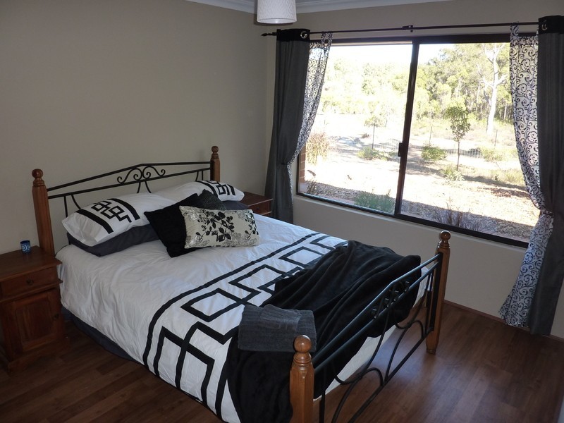 165 Lacey St, Sawyers Valley WA 6074