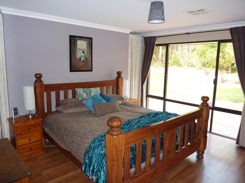 165 Lacey St, Sawyers Valley WA 6074