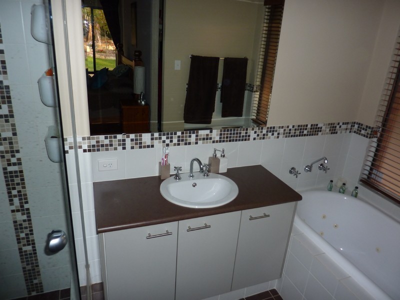 165 Lacey St, Sawyers Valley WA 6074