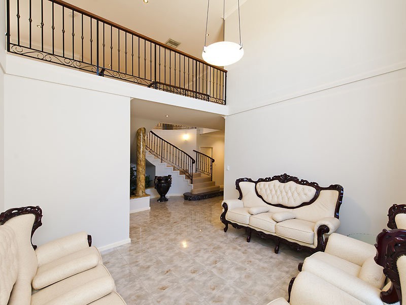 13 Parish Lane, Churchlands WA 6018