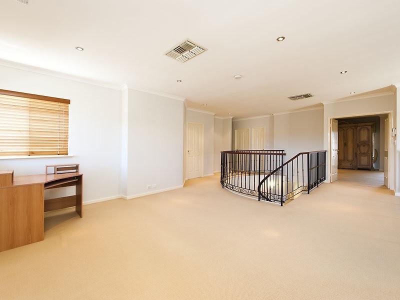 13 Parish Lane, Churchlands WA 6018